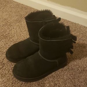 Uggs 2 bows on the back